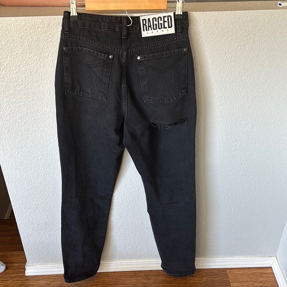 Ragged denim with butt slit